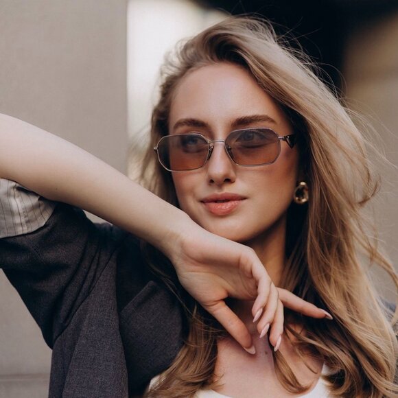 🕶️ New Prada PRA51S ZVN50C Sunglasses - Pale Gold Frame, Brown Gradient Lenses - Picture 1 of 11